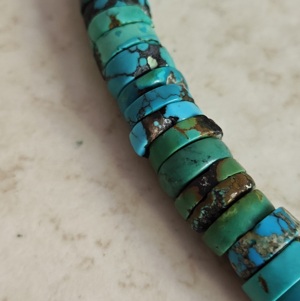 Vintage Turquoise Heishi Beaded Necklace Navajo Style - Picture 9 of 13